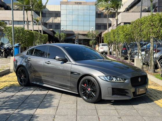 JAGUAR XE 2.0 16V INGENIUM P250 GASOLINA R-SPORT 4P AUTOMÁTICO JAGUAR XE 2.0 16V INGENIUM P250 GASOLINA R-SPORT 4P AUTOMÁTICO